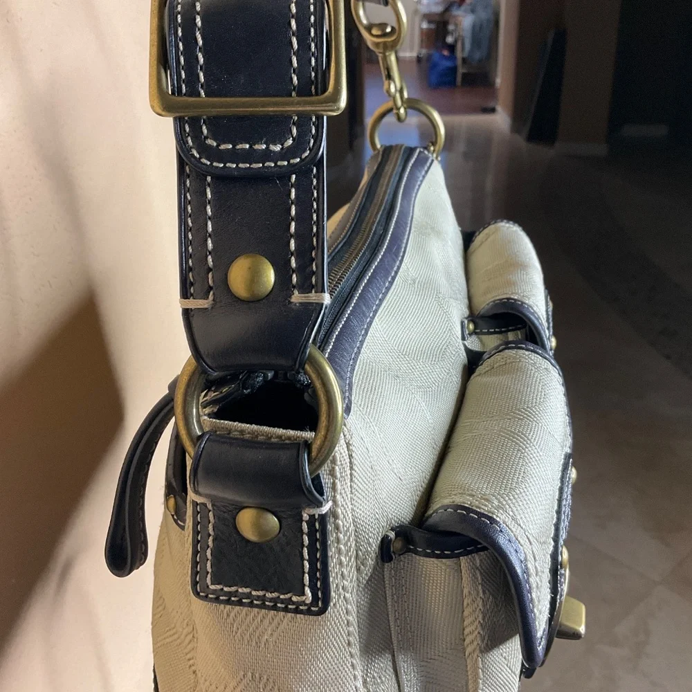 Coach Signature Hampton Cargo Pocket 10894 Navy Trim Double Turnlock Bag - Picture 9 of 13